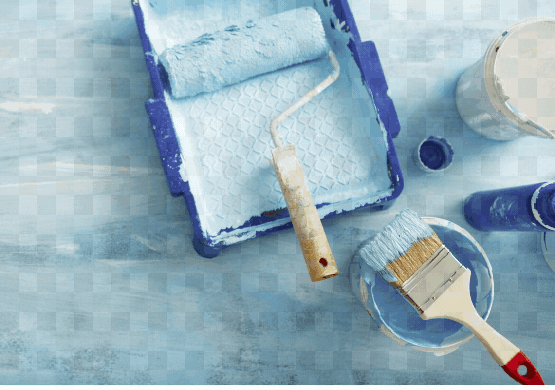paint tray with paint roller and brush